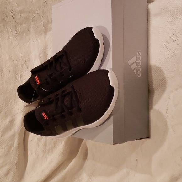 Brand New Men Adidas Shoe, Black Size 9 - Picture 5 of 10